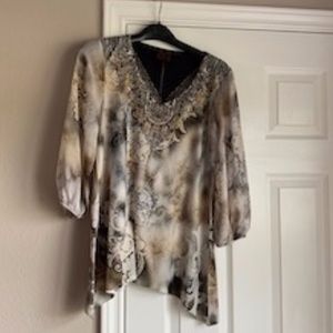 Shark Bite 3/4 sleeve top